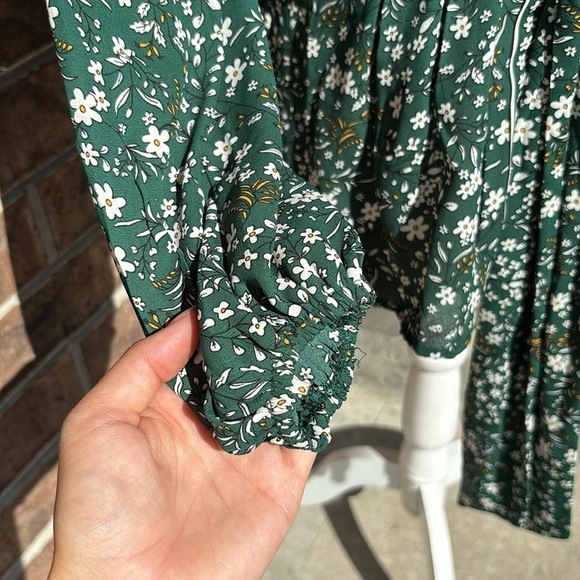 NWT Max Studio Floral Blouse - Picture 3 of 7